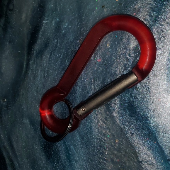Source Unknown Other - 10/$10❤️‍🔥 Red plastic keychain